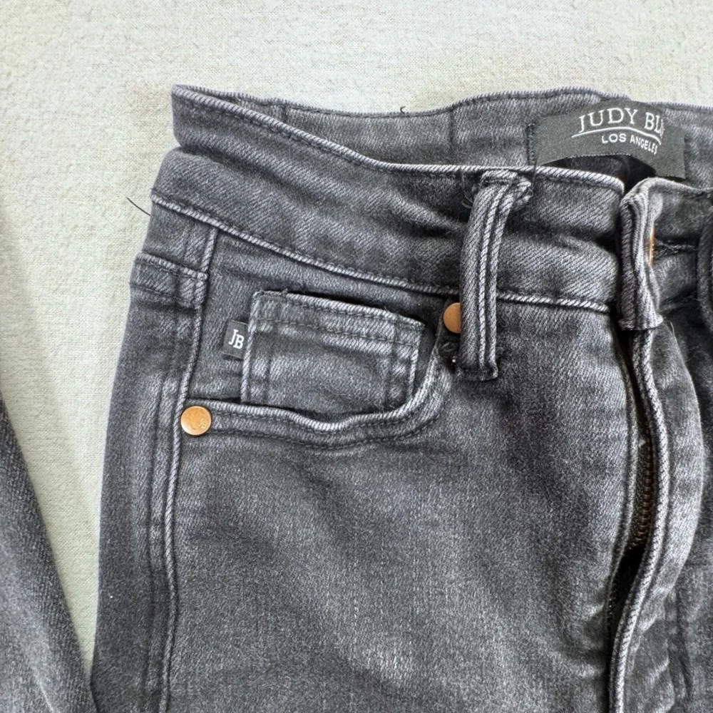 Judy Blue‎ High Rise Faded Black Flare Jeans Raw Hem Bell Bottoms 0/24